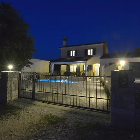 With 2 Bedrooms In With Wonderful Sea View Private Pool Enclosed Garden 10 Km From The Beach カンファナル